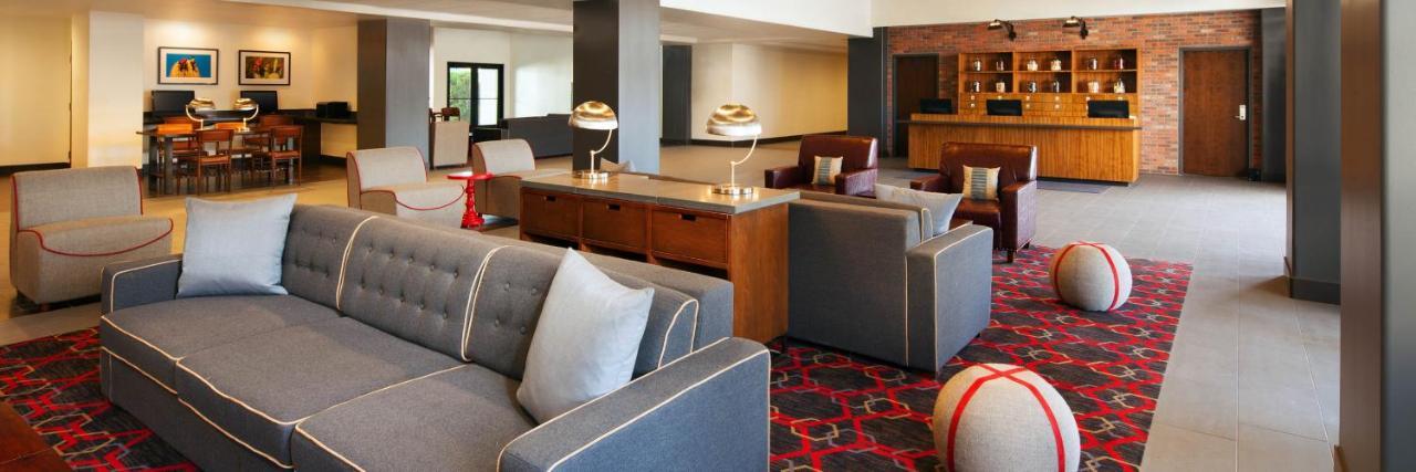 Four Points By Sheraton Phoenix South Mountain Bagian luar foto